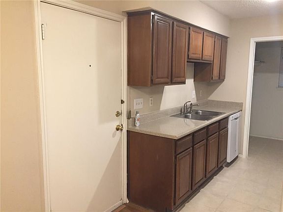 5th image of 2916 Nelson Dr