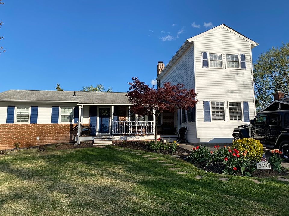 1st image of 220 Wildman St NE