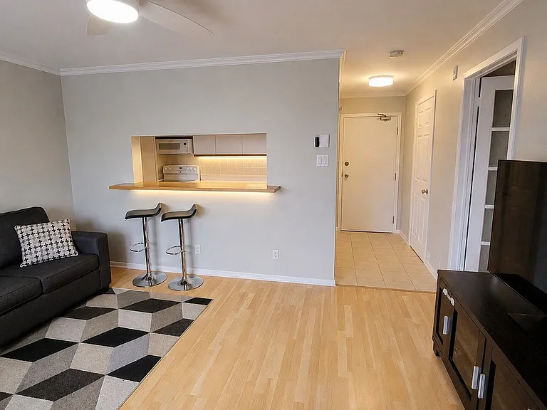 260 Brittany Dr #414 — Photo 8
