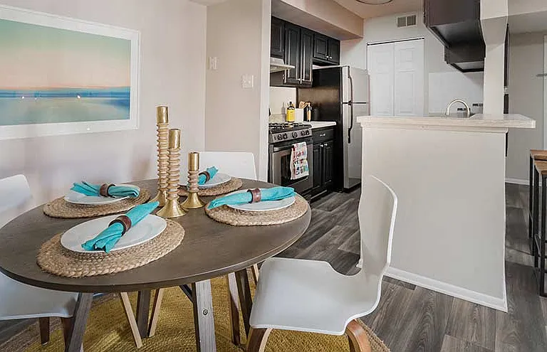 River Vista Apartments — Photo 3