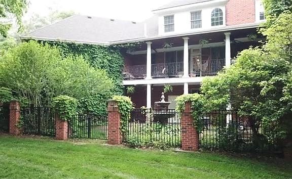 4th image of 4608 N Lakewood Dr
