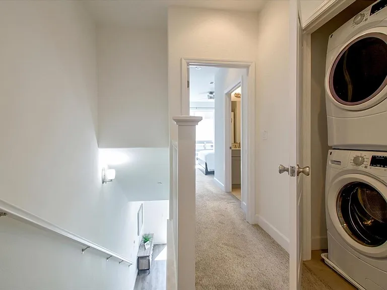 369 Reading Pl — Photo 8