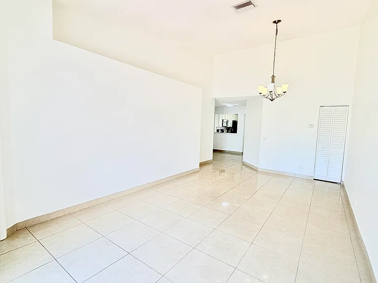 11697 SW 19th St — Photo 7