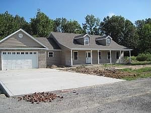 2nd image of 1813 Sherry Ln