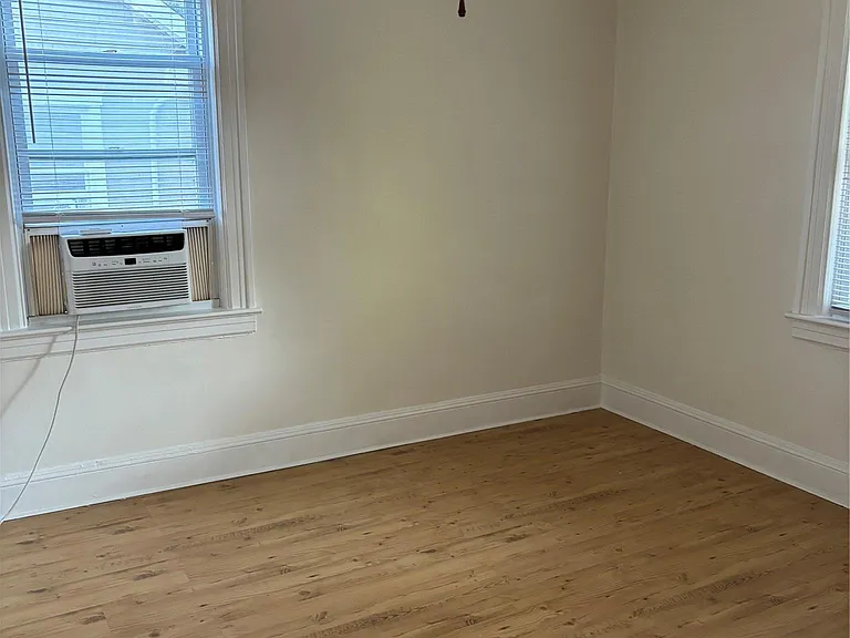 181 Violet Ave #2 — Photo 8