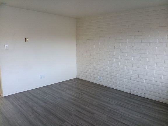 5th image of 909 Carlisle Blvd SE APT C