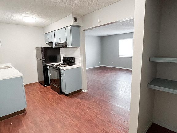 4th image of 1302 S 32nd St #10