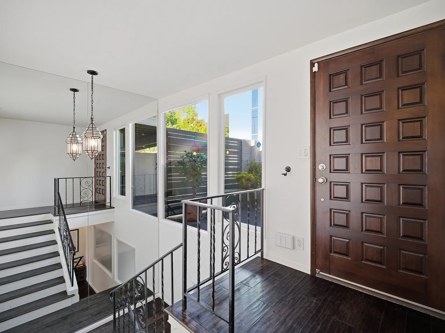 2813 Pacific View Trl — Photo 3