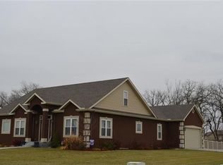 4544 SW Woods Dr, Topeka, KS 66610