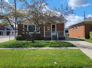 12799 Peach St, Southgate, MI 48195