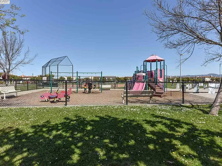 211 Kingfisher Ave — Photo 38