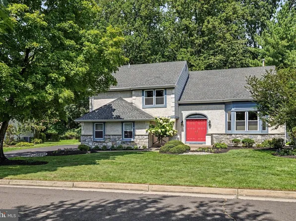 13 Snapdragon Dr, Newtown, PA 18940