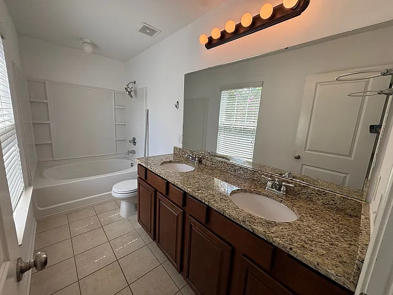 218 Northwood St — Photo 13
