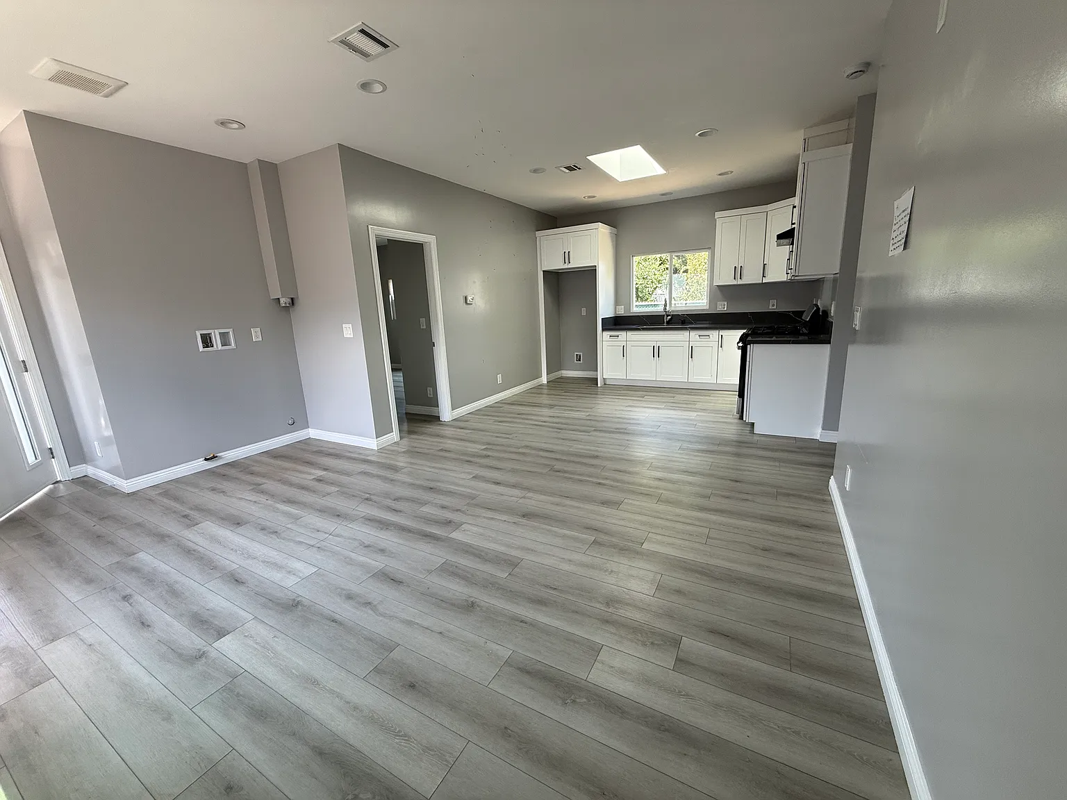 3 bed, 1000 sqft, $3,200 — Photo 1