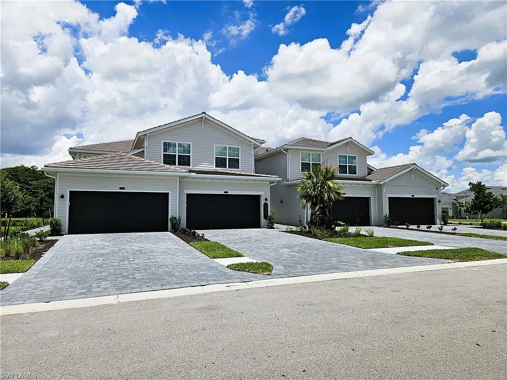 3 bed, 2.0 bath, 1741 sqft, $2,695 — Photo 1