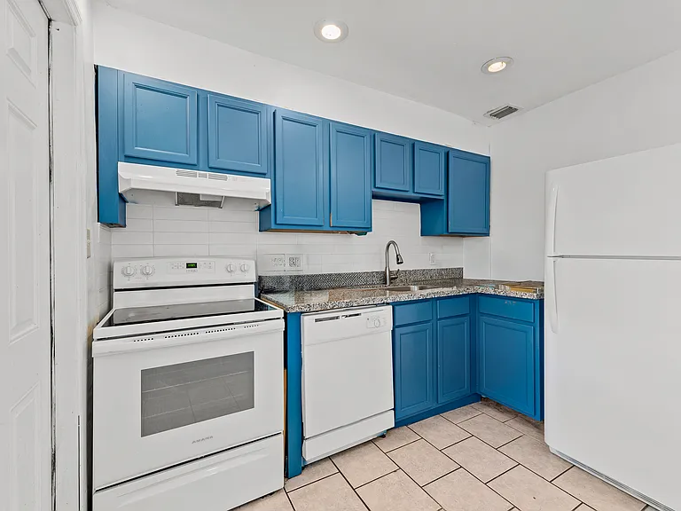 1127 NE 5th Ave #4 — Photo 12