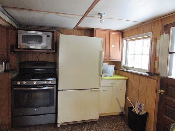 5th image of 555 Howard Dr