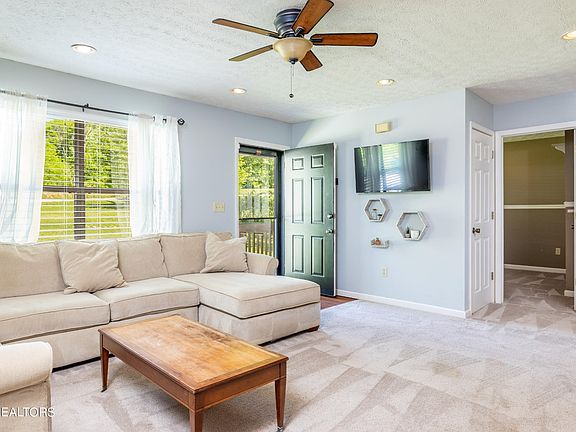 4th image of 504 Highland View Dr