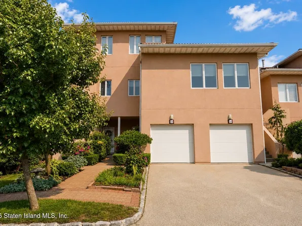 56 Harbour Ct, Staten Island, NY 10308