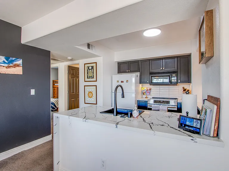 Badura Ave — Photo 6