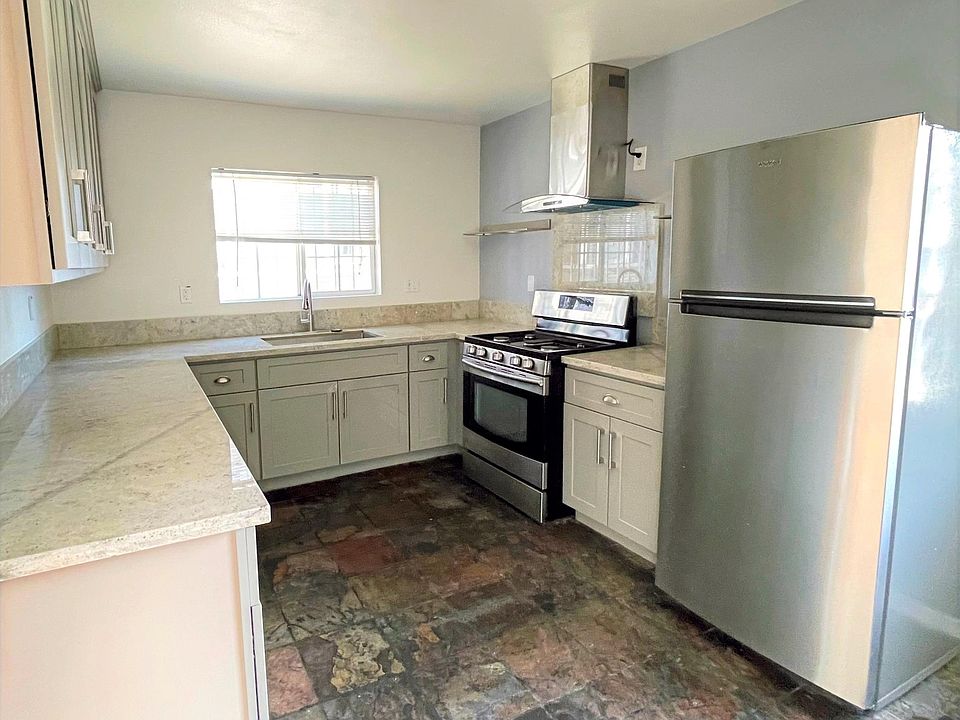 1st image of 3021 S Budlong Ave #Dd8443338