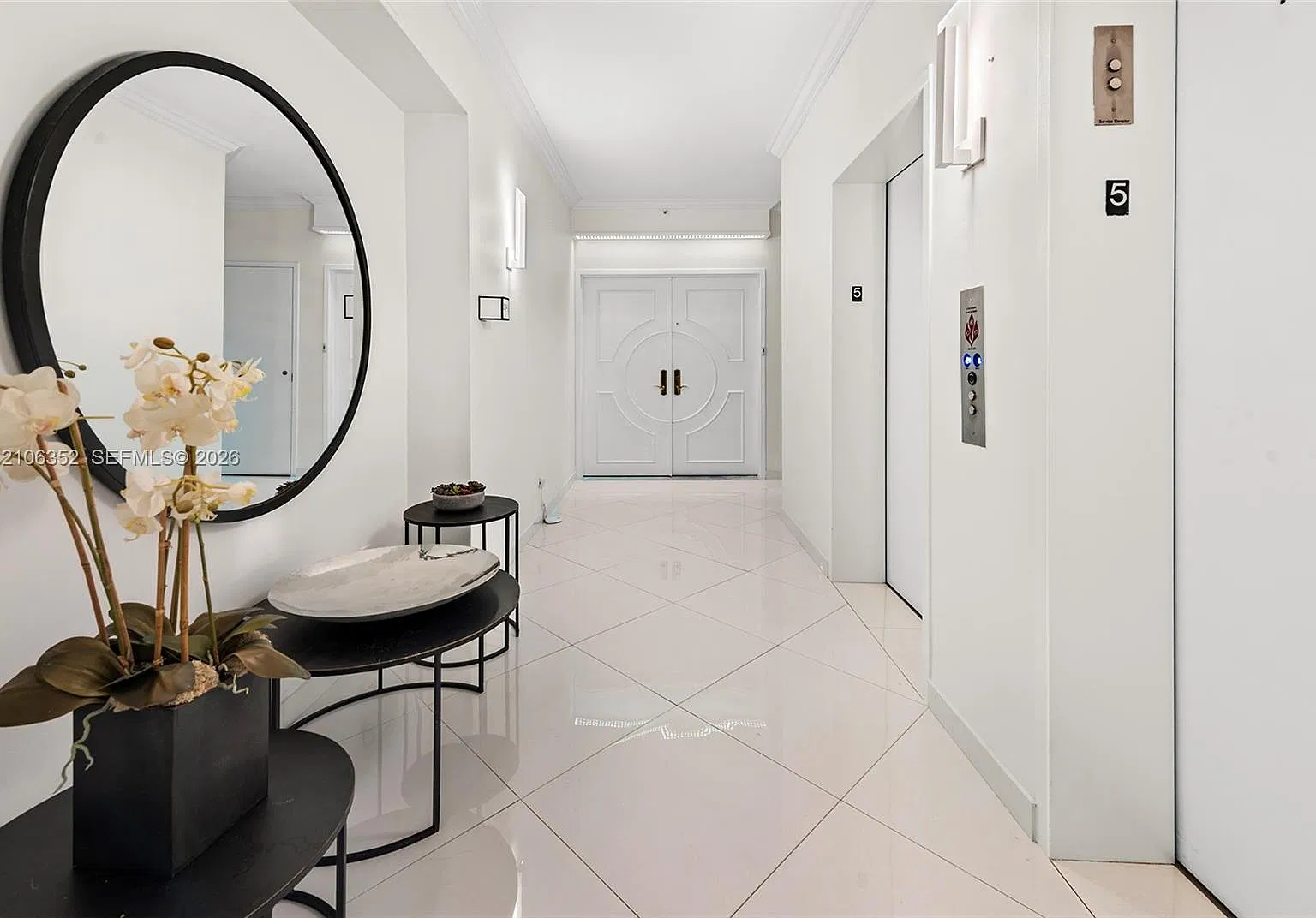 Portofino Tower Condo — Photo 2