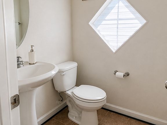 5th image of 107 Dresden Ct