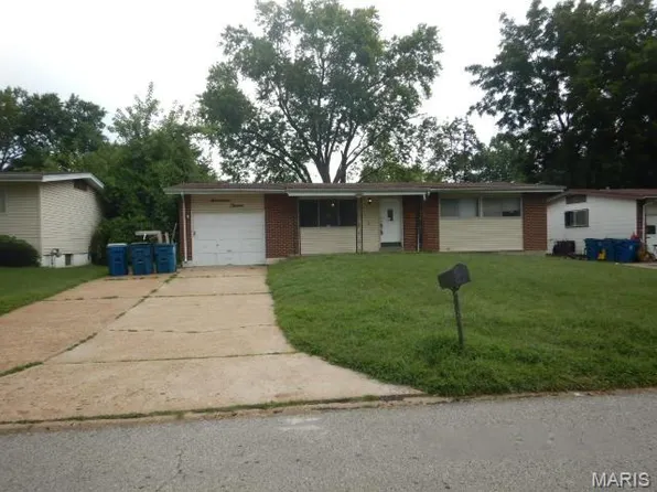 1715 Beecher Dr, Saint Louis, MO 63136