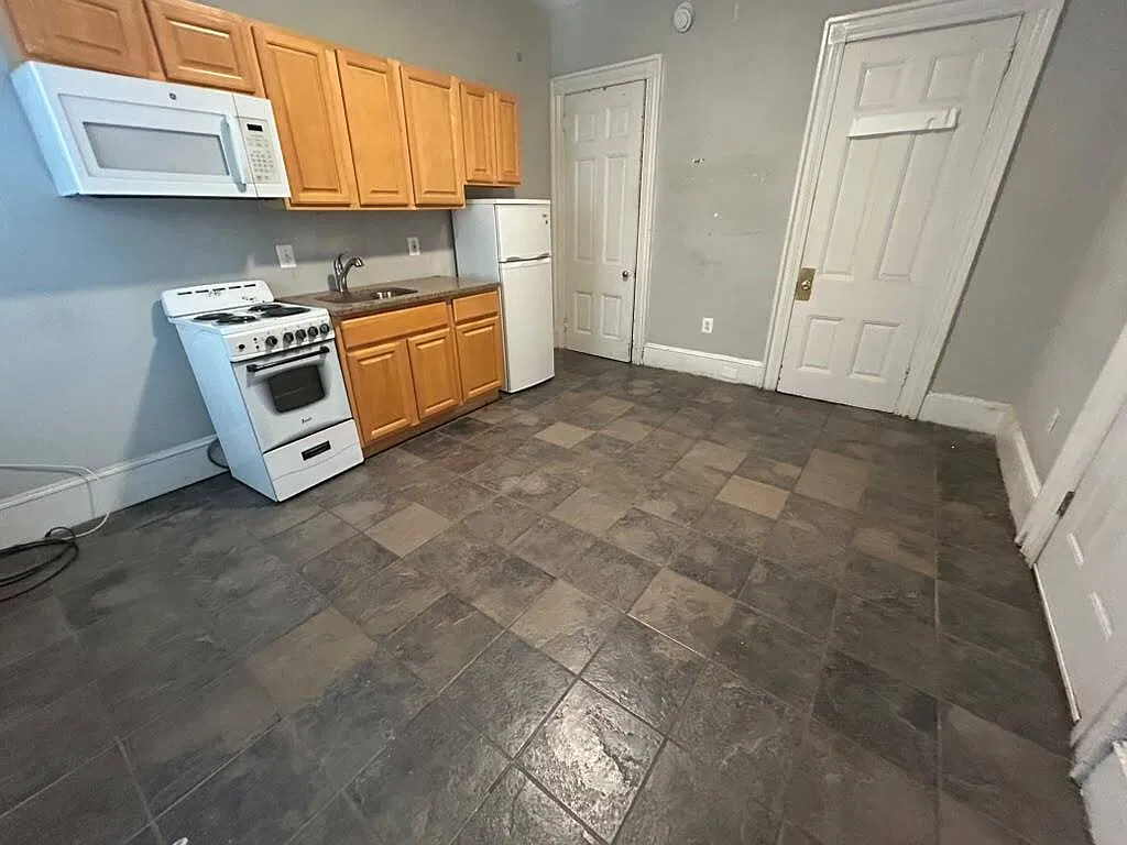 Studio, 250 sqft, $790 — Photo 4