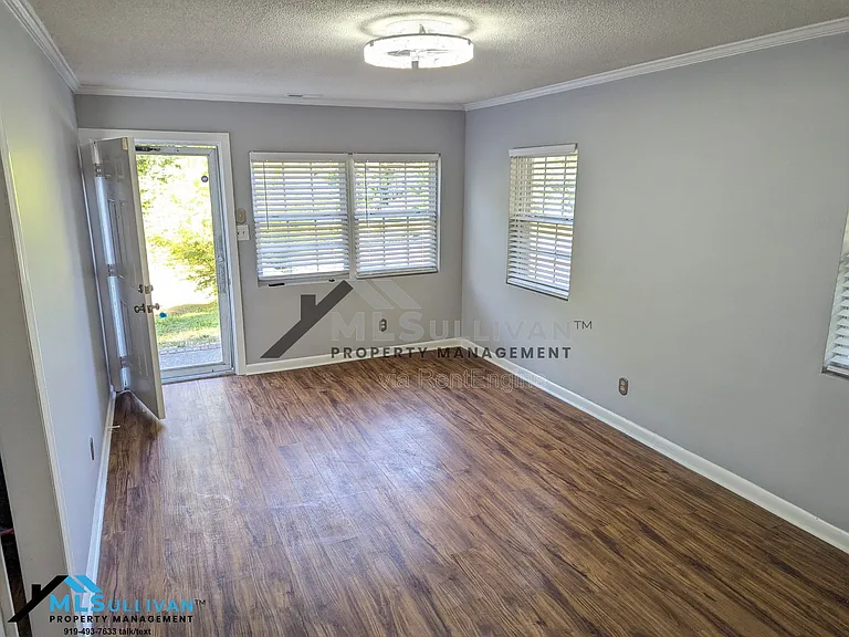 901 Elmira Ave — Photo 2