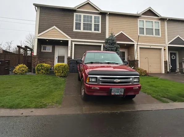 886 NW 3rd Ave, Canby, OR 97013