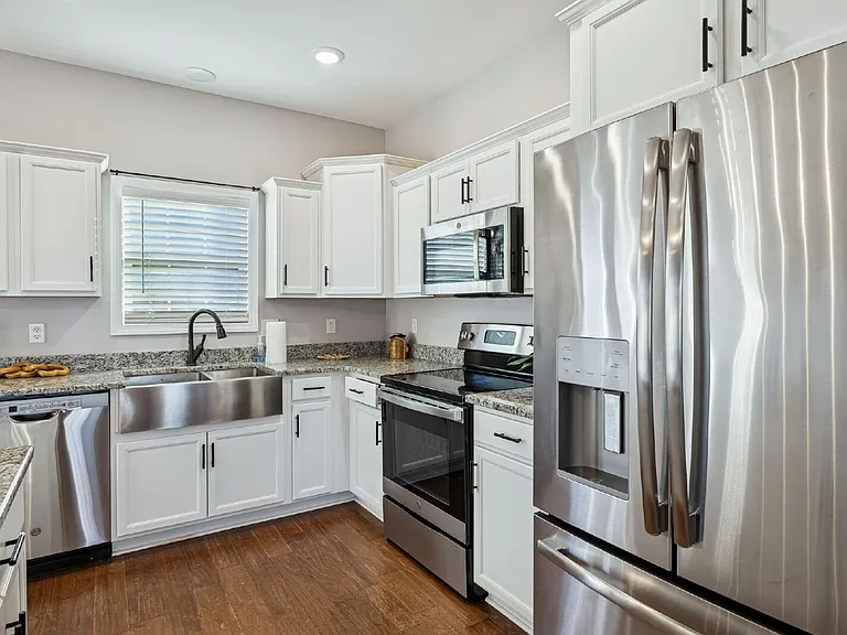 207 Bedford Ct — Photo 9