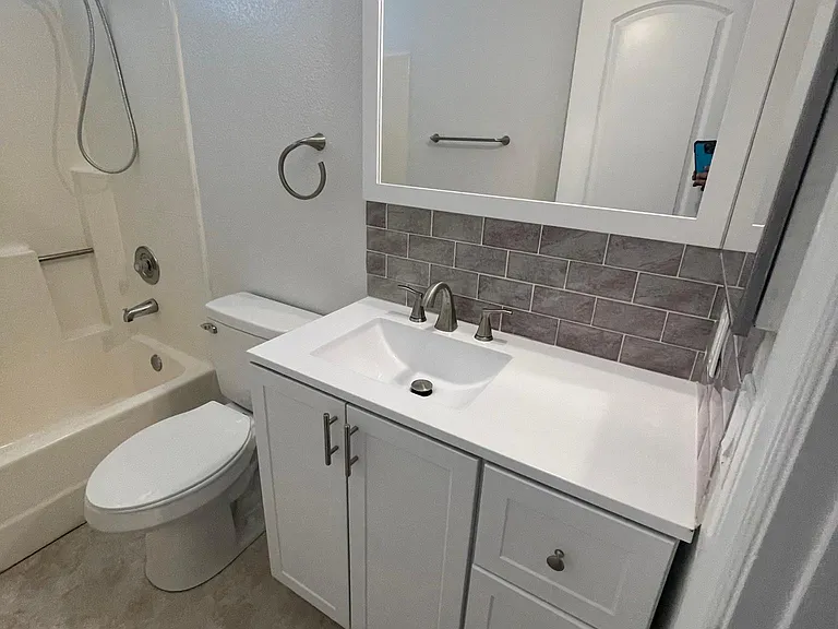 1832 W Avenue K11 — Photo 3