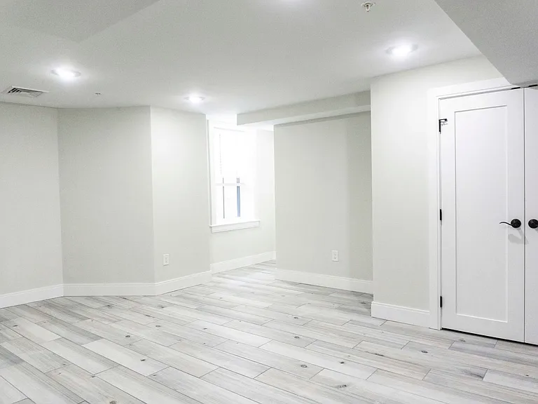 66 Linden St #7 — Photo 4