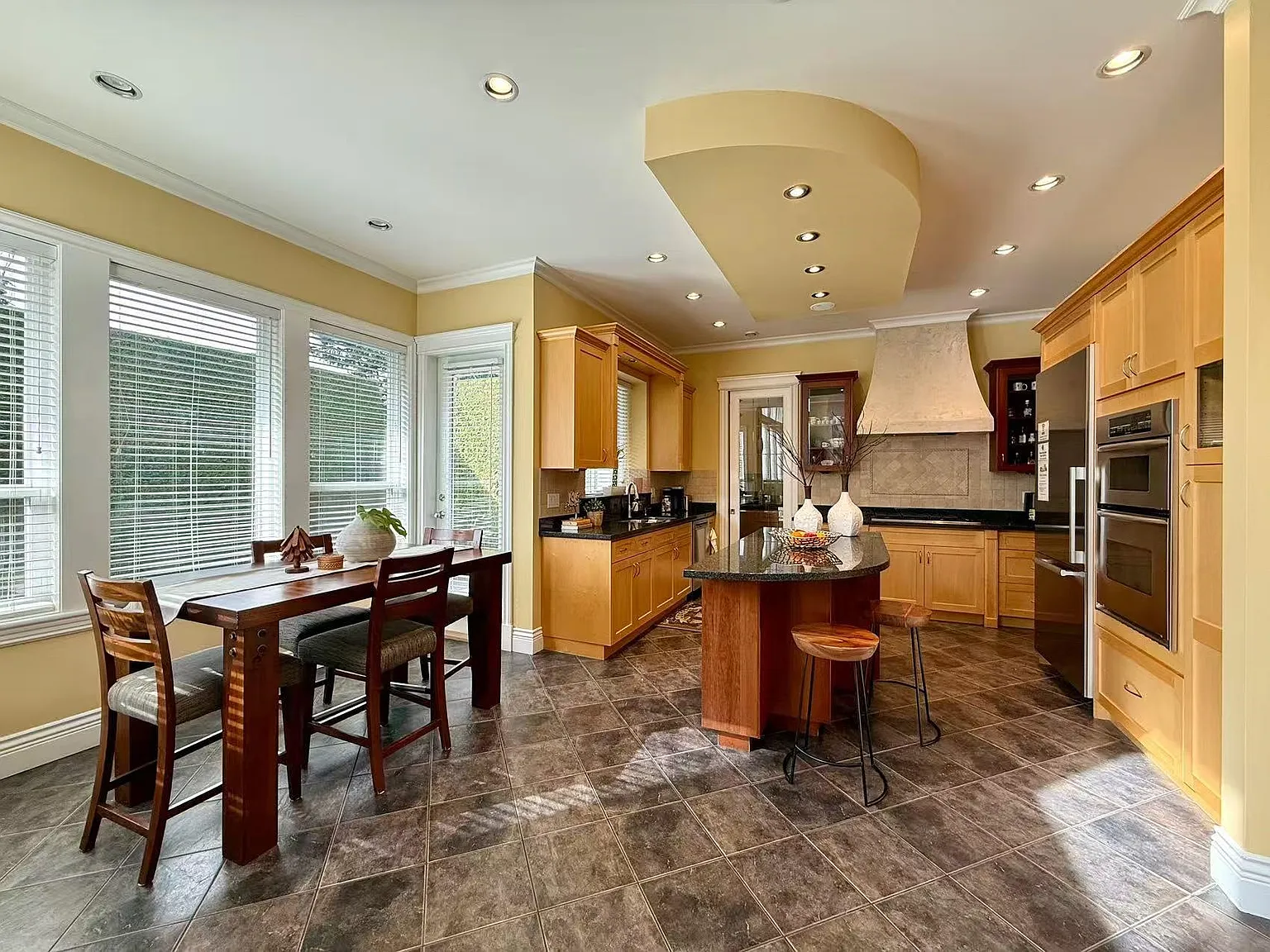 4 bed, 3600 sqft, $6,500 — Photo 3