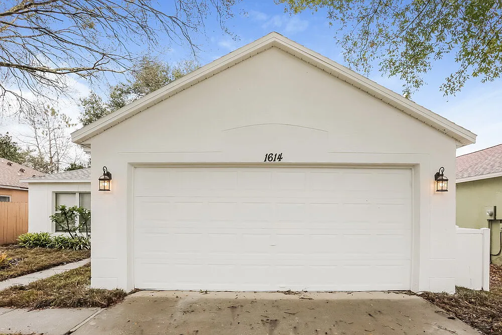 3 bed, 2.0 bath, 1264 sqft, $3,180 — Photo 1