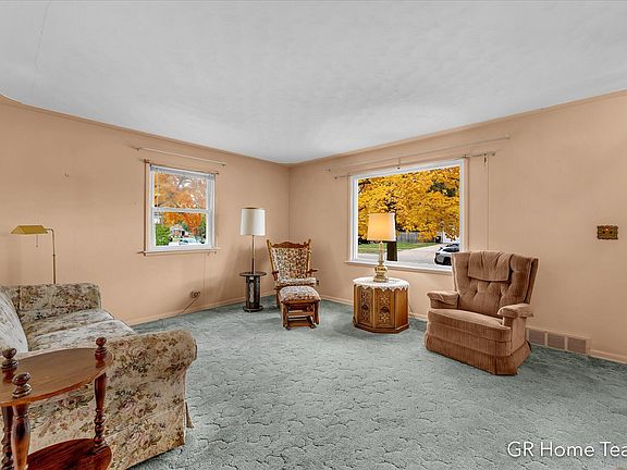 5th image of 3955 Navaho St SW