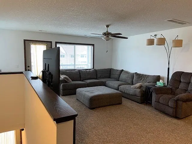 1932 Cypress Ct NE — Photo 3