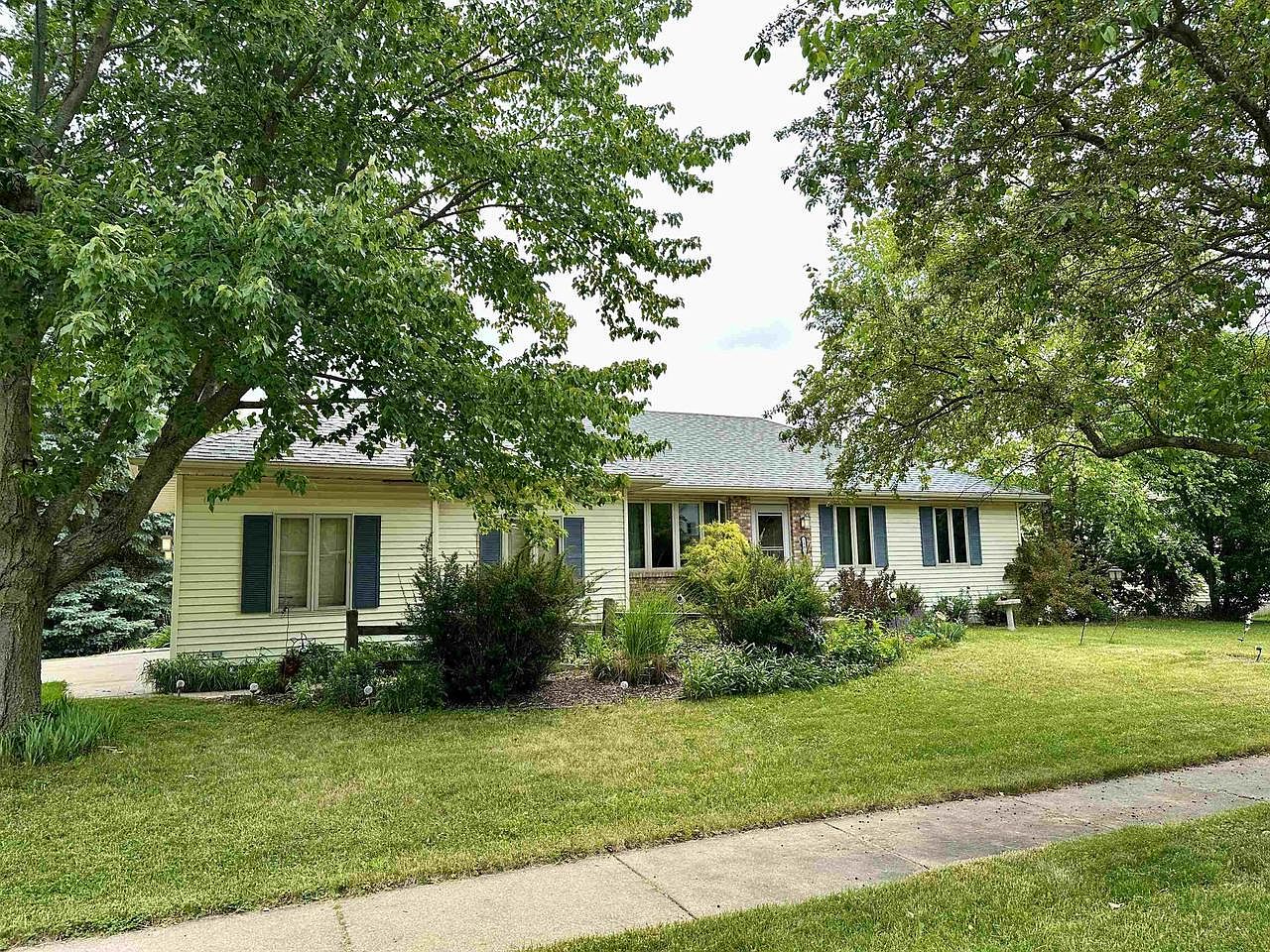 1901 North Page Street, Stoughton, WI 53589 Zillow