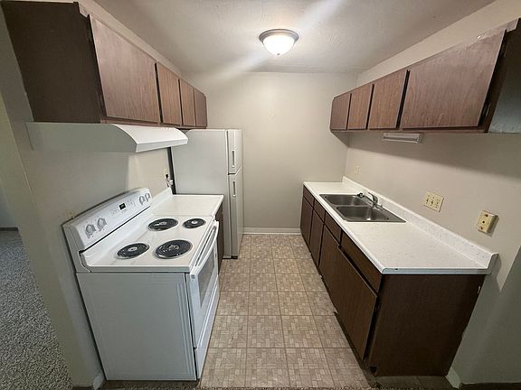 2nd image of 110 W Lakeland Rd APT 205