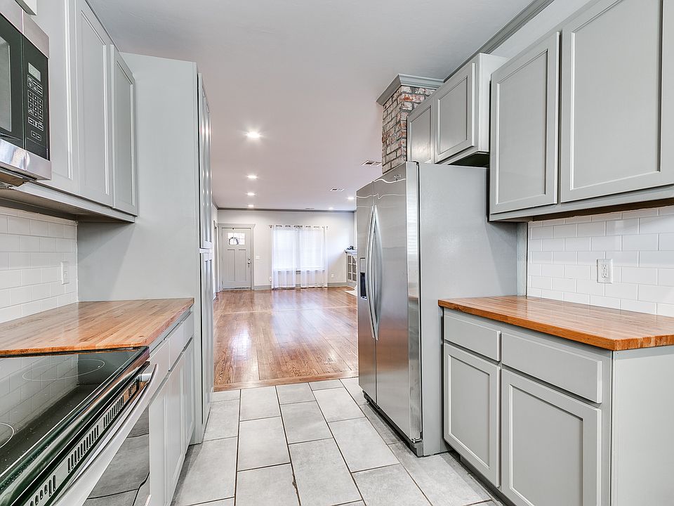 1st image of 2808 N Robinson Ave #1