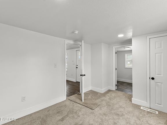 2nd image of 164 East St