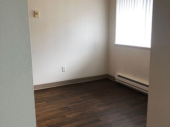 5th image of 2000 Laurel Pl APT 109