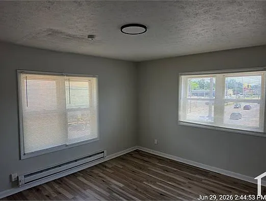 3 bed, $1,220 — Photo 4