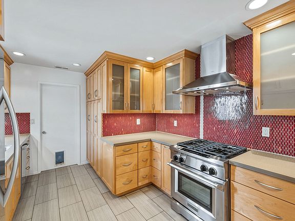 5th image of 2321 Montezuma Dr