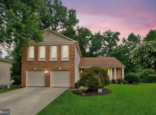 8304 Forestree Ct, Vienna, VA 22182