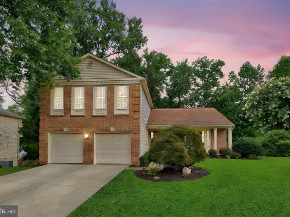 8304 Forestree Ct, Vienna, VA 22182