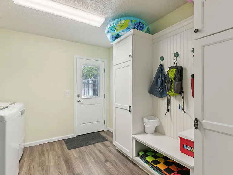 2705 Allan St — Photo 16