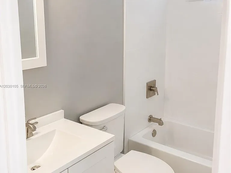 209 SW 5th St — Photo 8