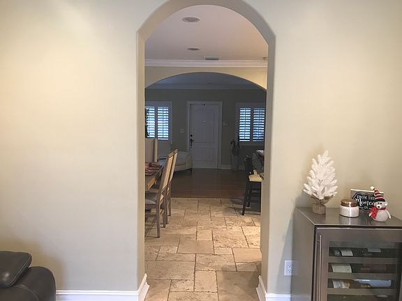 4th image of 880 Wren Ave
